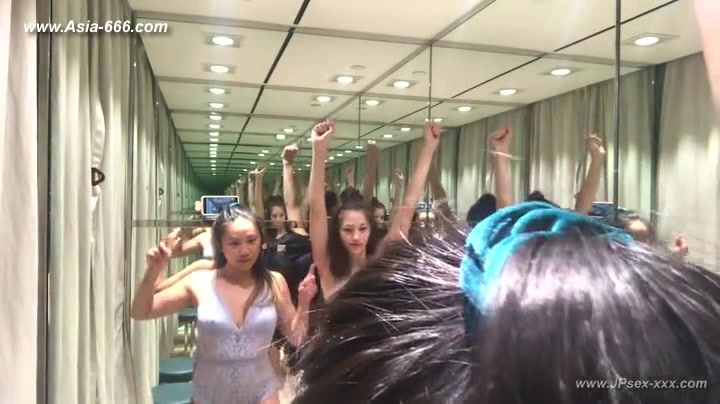 peeping white girls changeroom.2