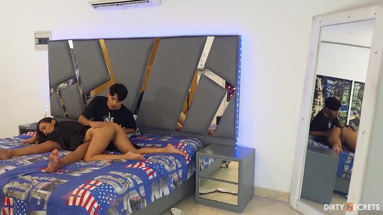 Hot Milf - Madrastra Le Da Una Buena Mamada A Su Hijastro En Su Cama