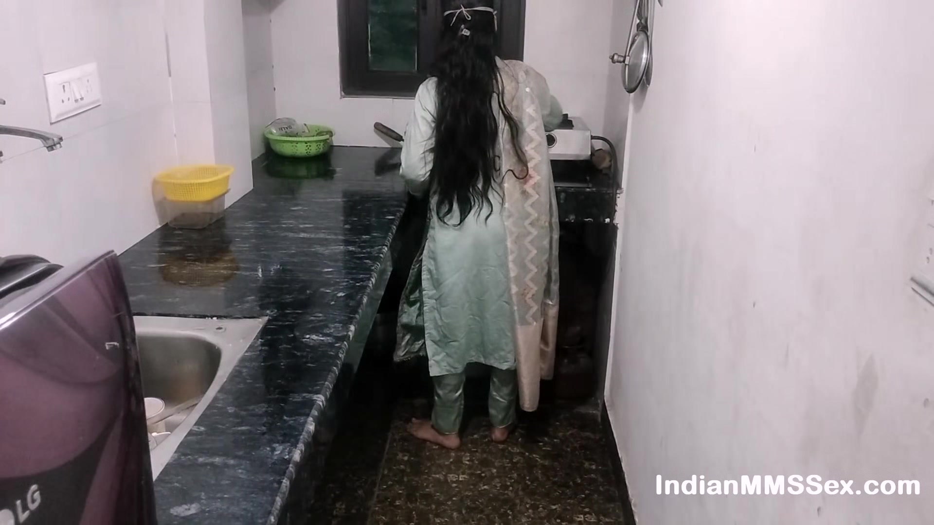 Horny Indian Housewife Homemade Sex Scandal Fucked In Kitchen