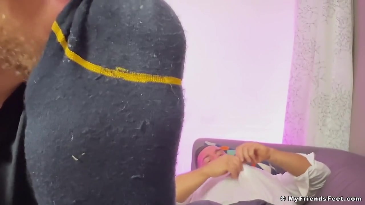 Hunk Braden Tugs His Cock While His Friend Licks His Feet