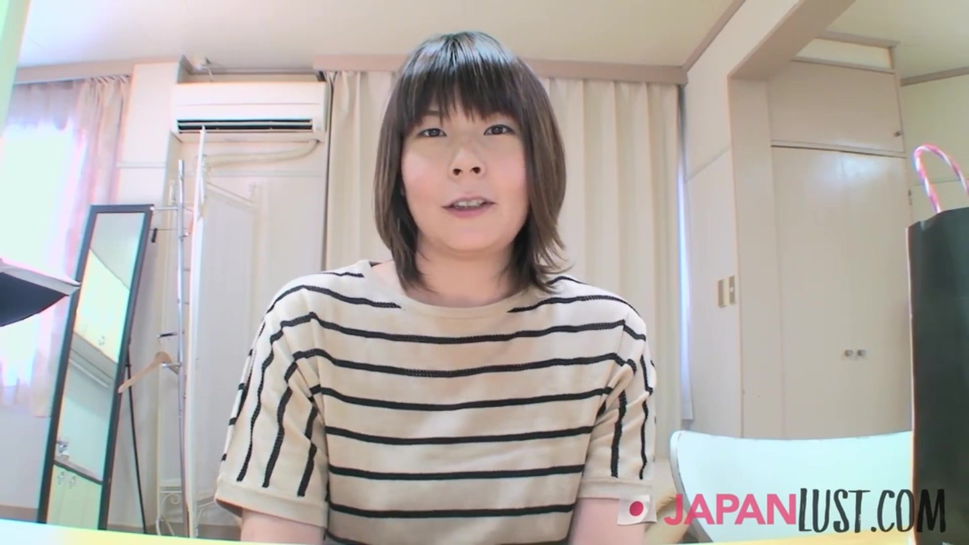 Amateur Japanese Cougar Gets Filled With Cum