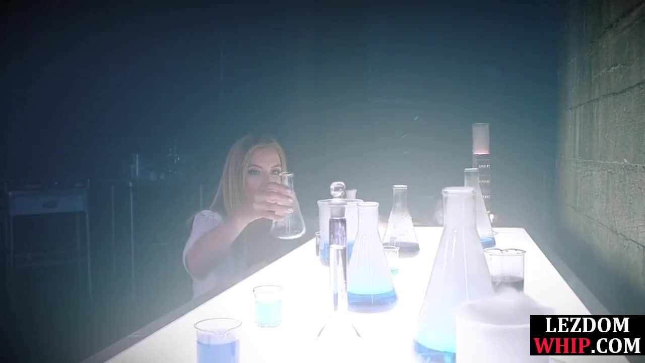Lezdom Lesbian Seduces Trapped Dyke B4 Making Her Cunt