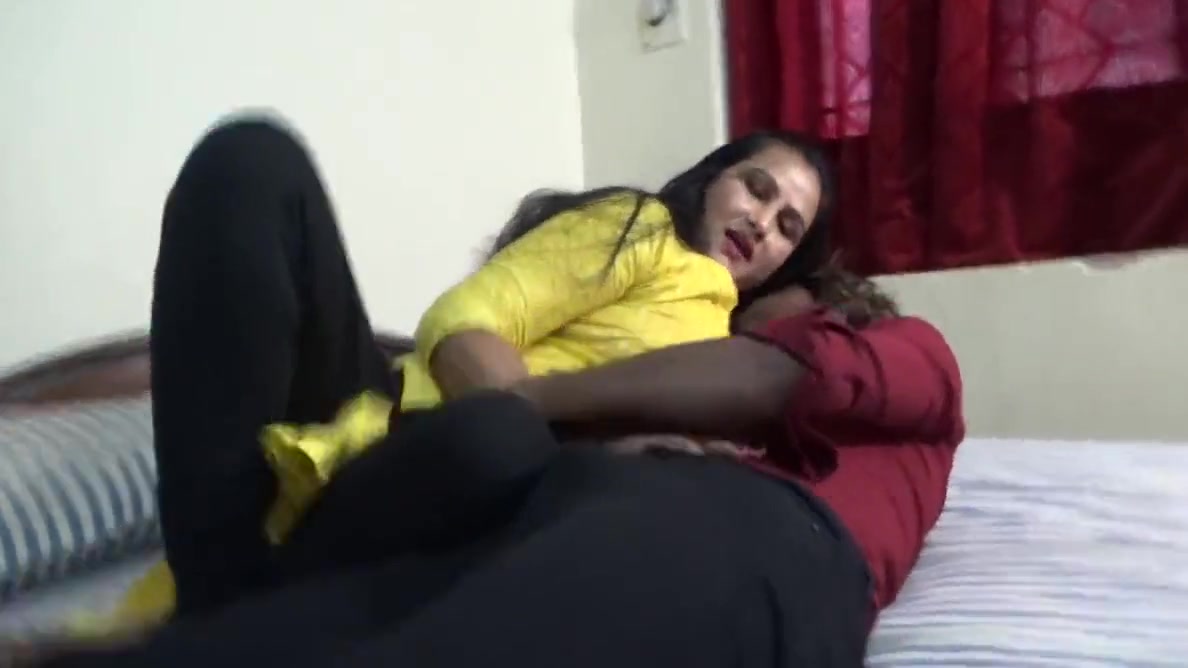 A Traveller Came To Guest House Lady Owner And Made A Superb Fucking Session. Full Hindi Audio