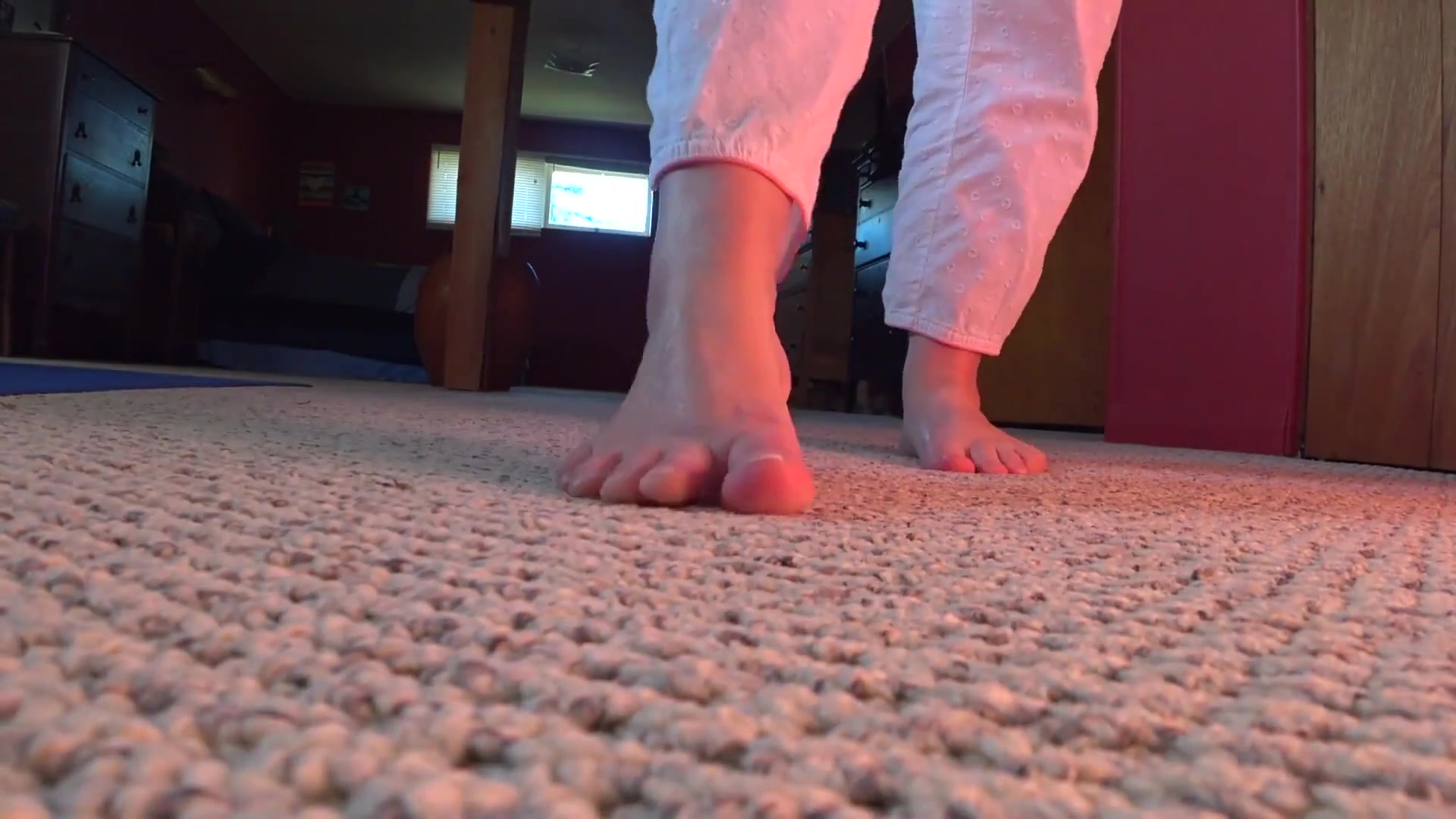 Sensual Bare Foot Worship - CougarBabeJolee