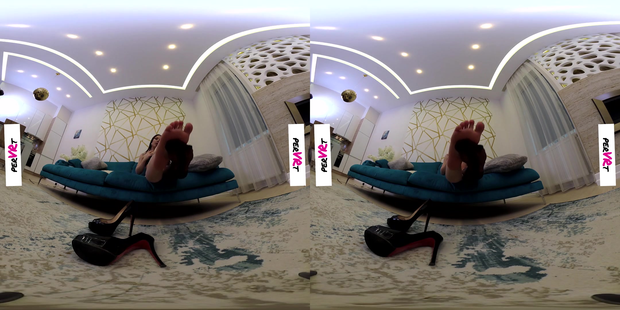 Angie Lee Lynx in Worship My Feet - perVRt