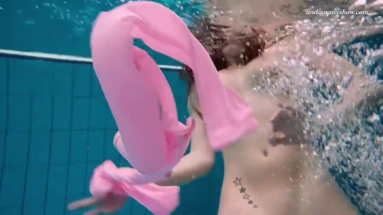 Swimsuit Babe Liza Bubarek Stripping Underwater