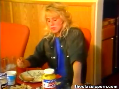 teen 18+ involved into threesome fuck