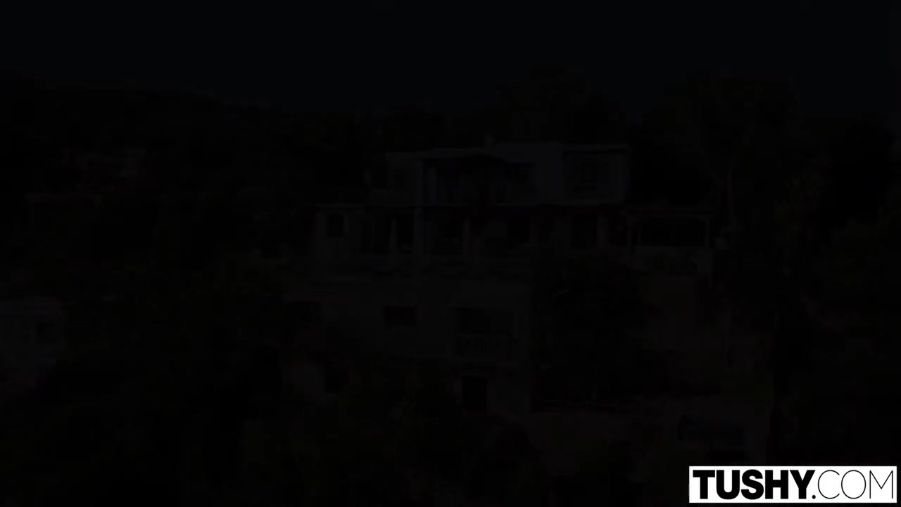 Bikini Model Has Passionate Anal With Photographer 13 Min