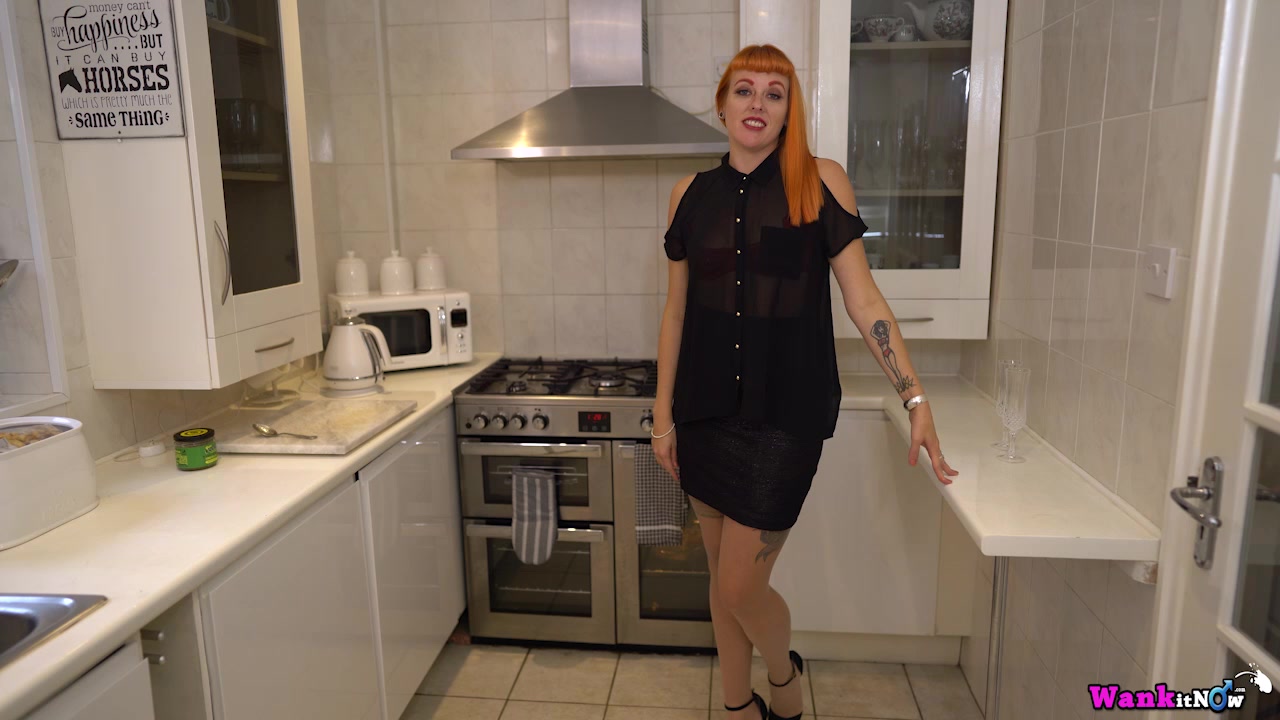 Auburn Fox - Kitchen Wank - Sexy Videos - WankitNow