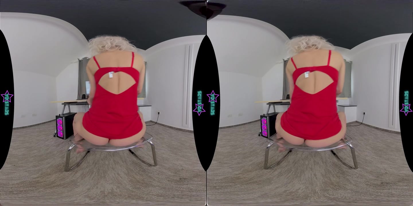 Horny MILF Buys Herself A New Toy - VRStars