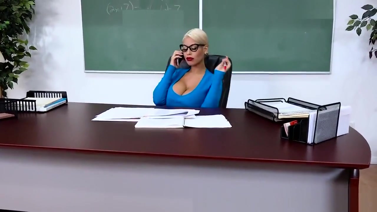 Back To University - student 18+ Wants His Teacher's Big Tits Brazzers