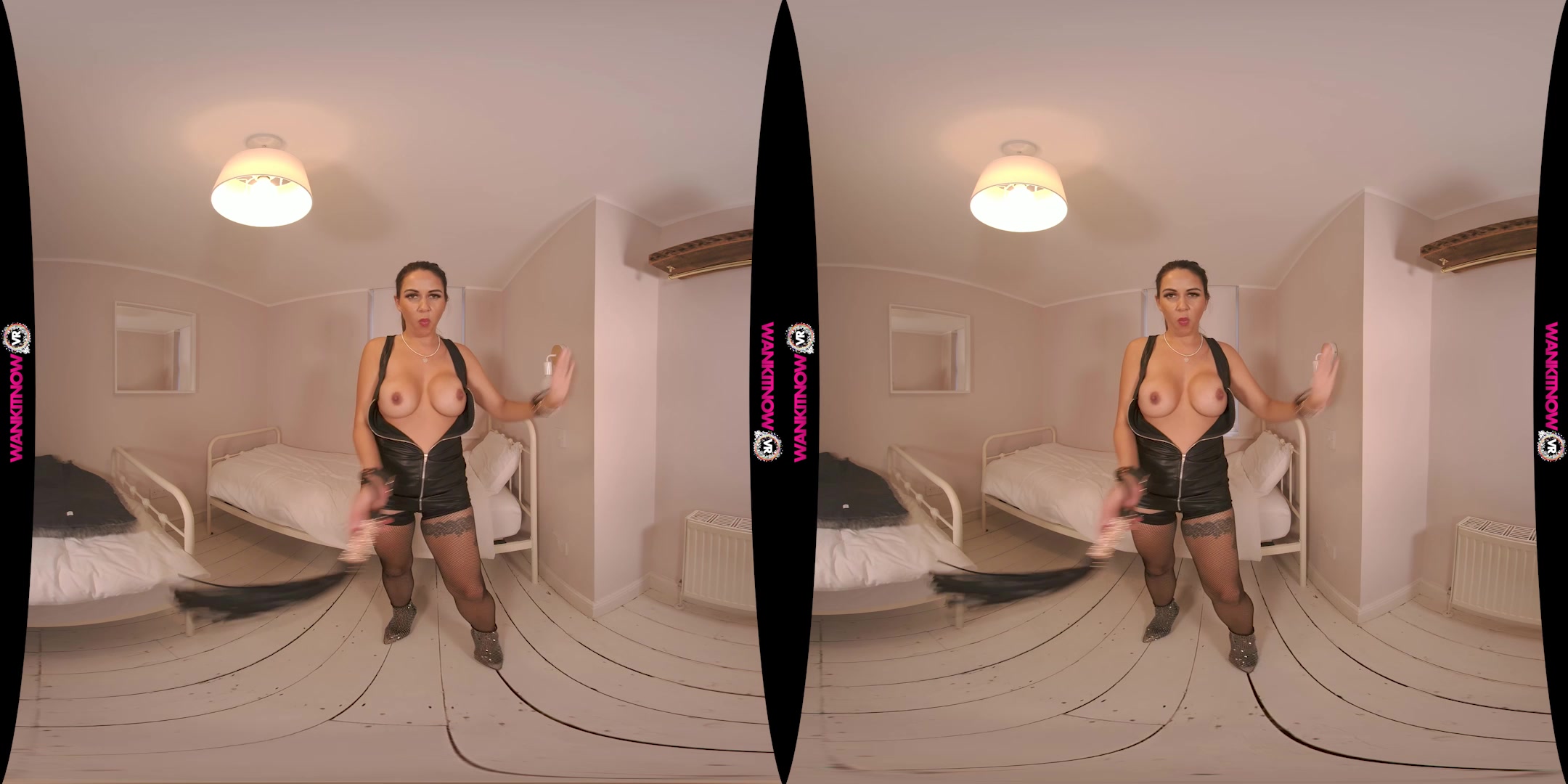Get Naked featuring Roxxy Lea - WankitNowVR