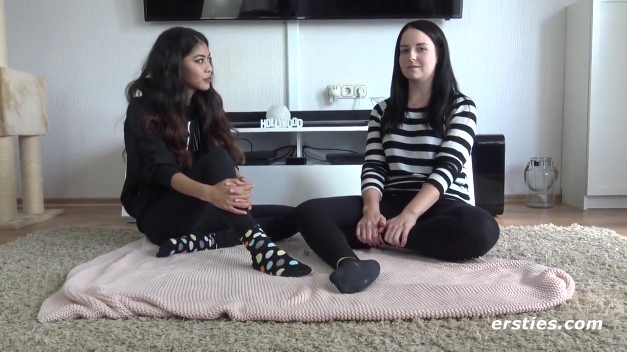 Emma & Kim Rubbeln Sich Um Die Wette Zum Orgasmus