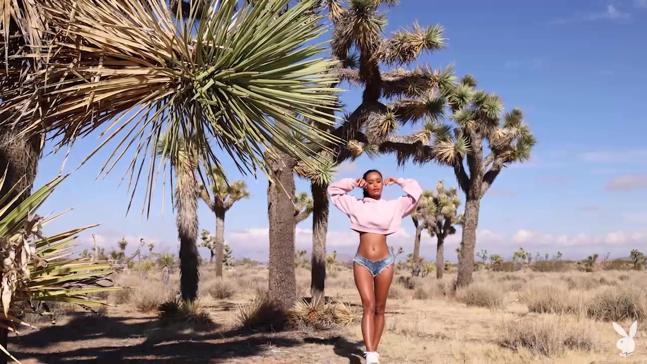Putri Cinta in Desert Heat - PlayboyPlus