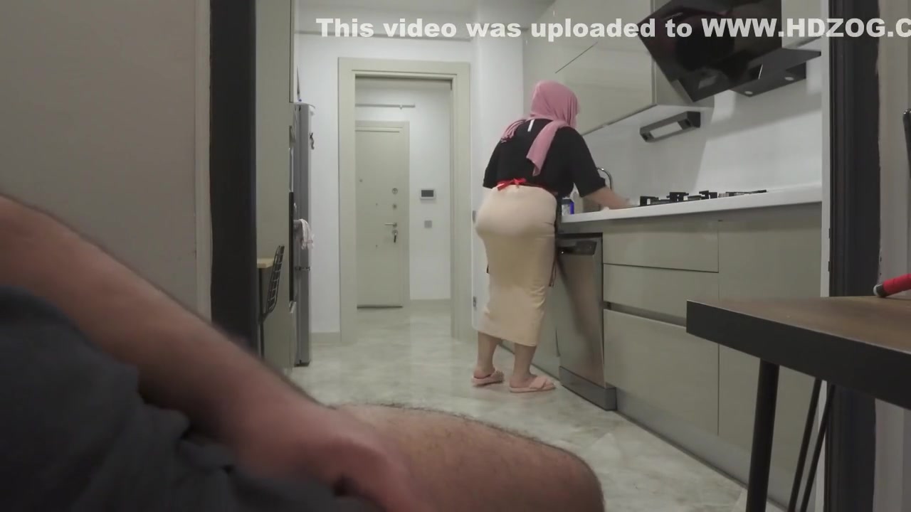 Caught Jerking Off While Watching My Huge Ass Hijab Stepmom. She Is Shocked !!!