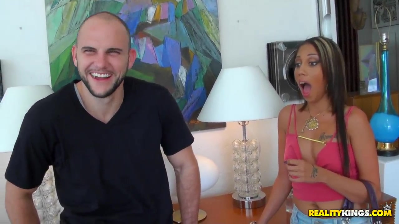 Cunning Jmac picks up sexy chick Lilah Stello