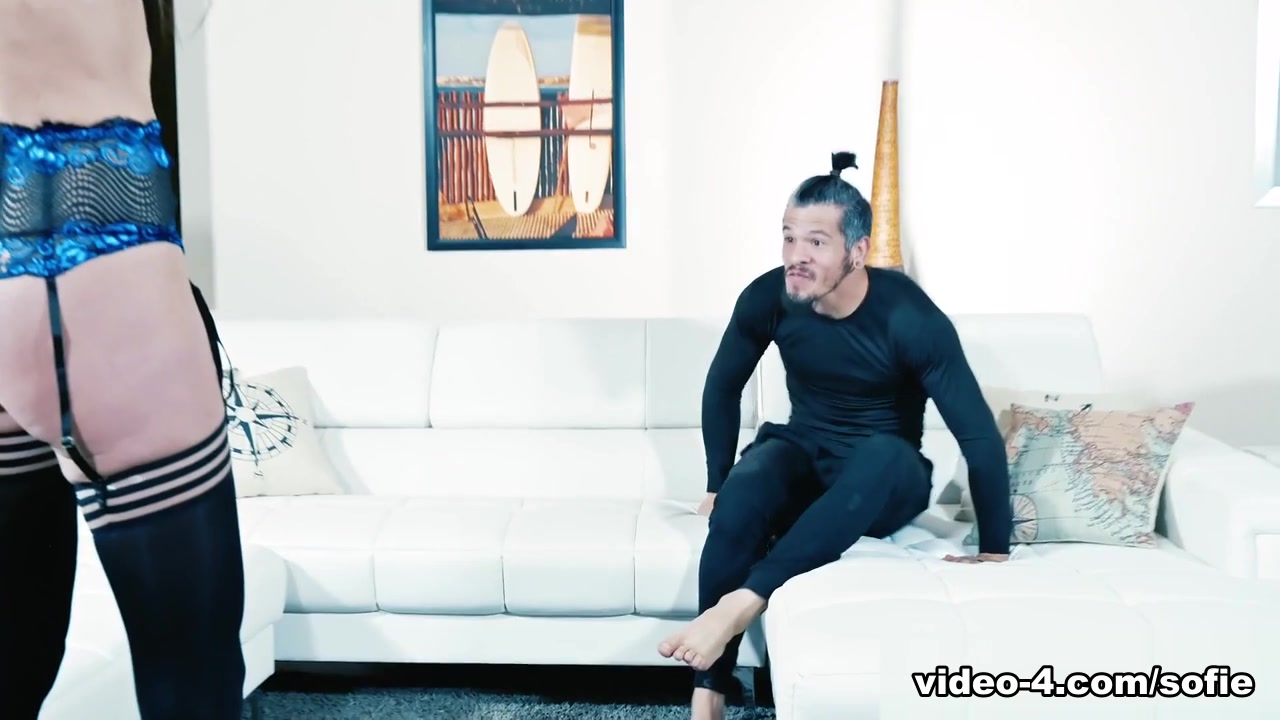 StepSiblings Reconnect DP Threesome - SofieMarieXXX