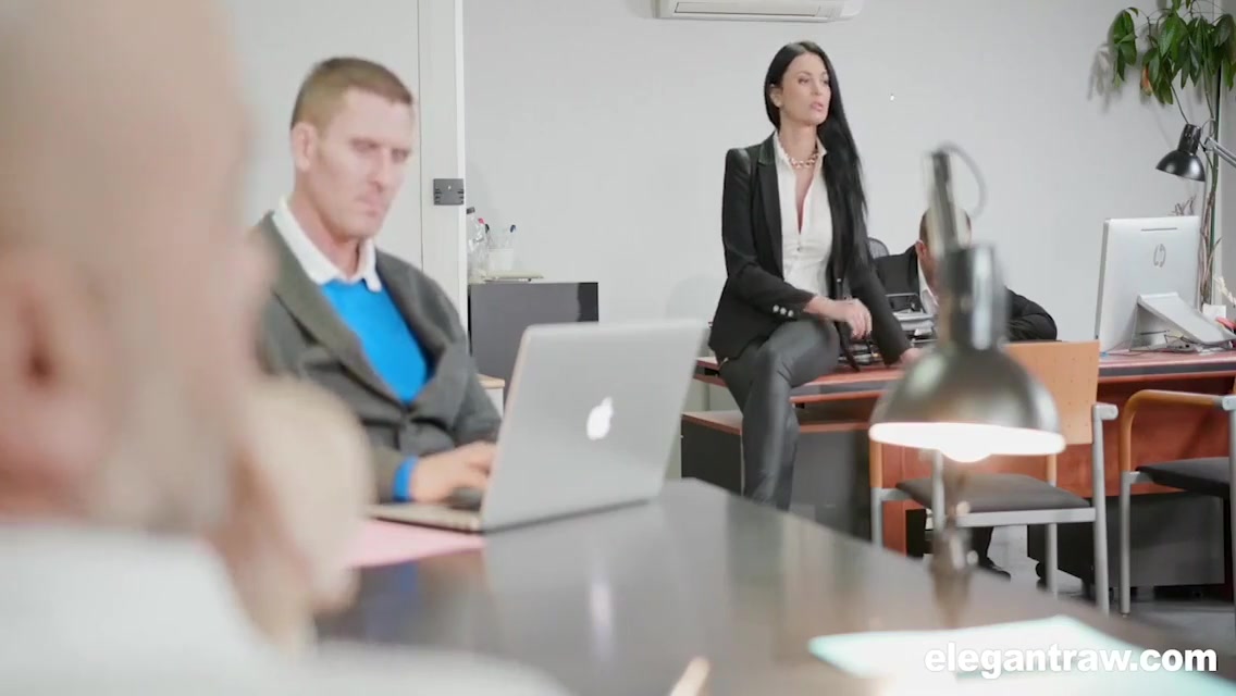 President Fucks Secretary In The Office Toilet 6 Min