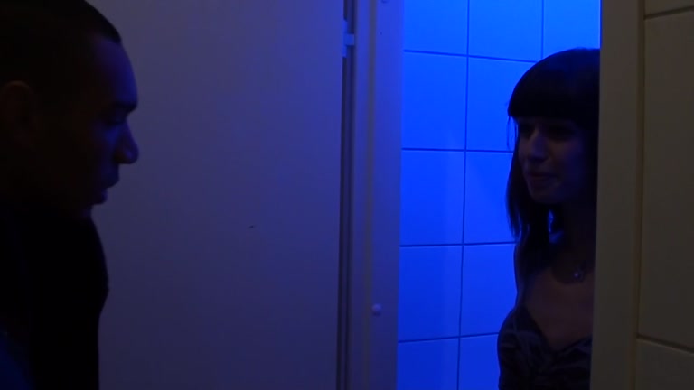 Public fuck with a stunning brunette
