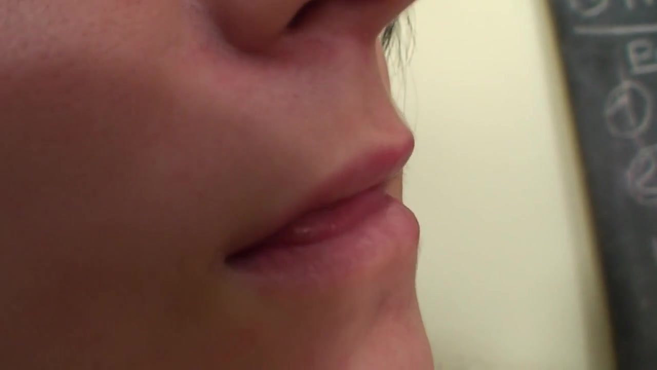 Hot Slut Eats Cum After Getting Shaved Pussy Strtetched By A Huge Cock