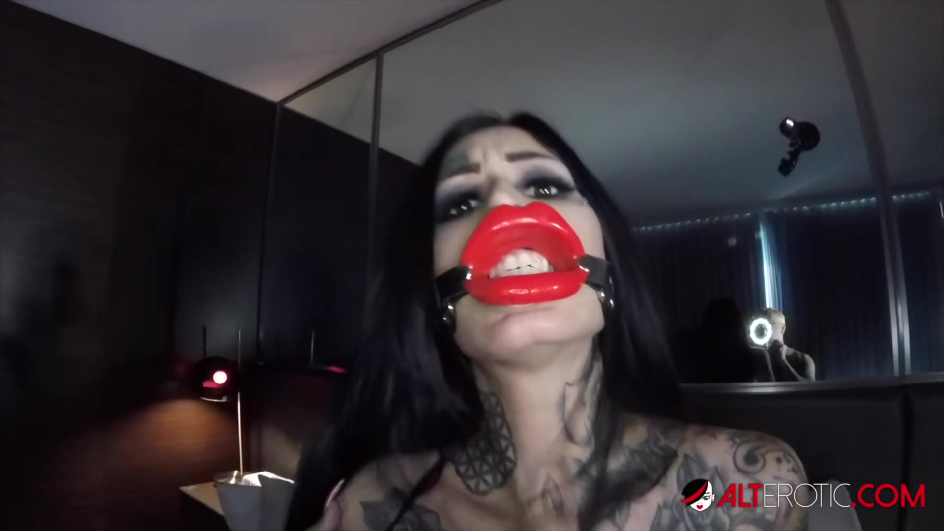 Big tit tattooed babe Janey Doe loves it rough