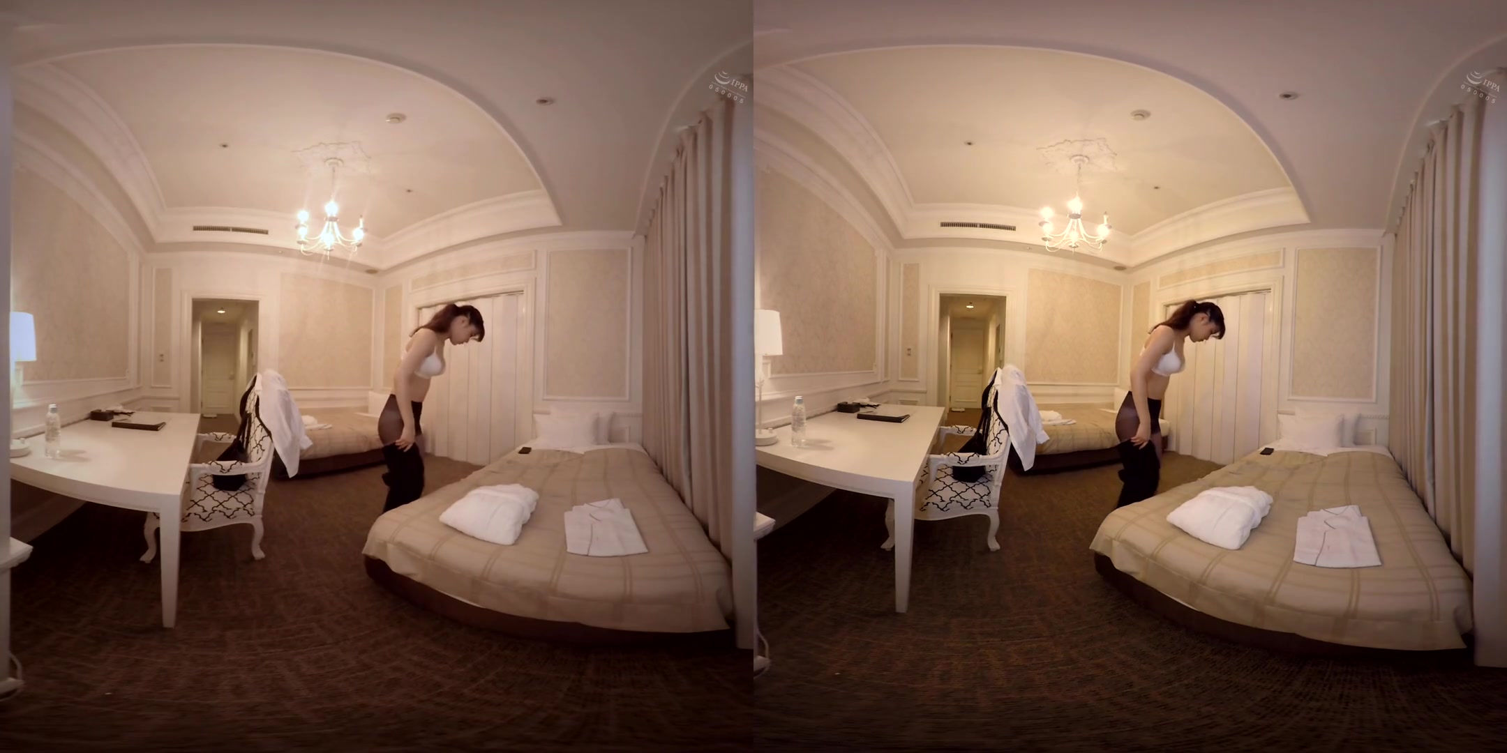 Sneaking In to the Girl's Only Hotel and Spying on the Masturbating OL; peeping Japanese JAV fingering masturbation