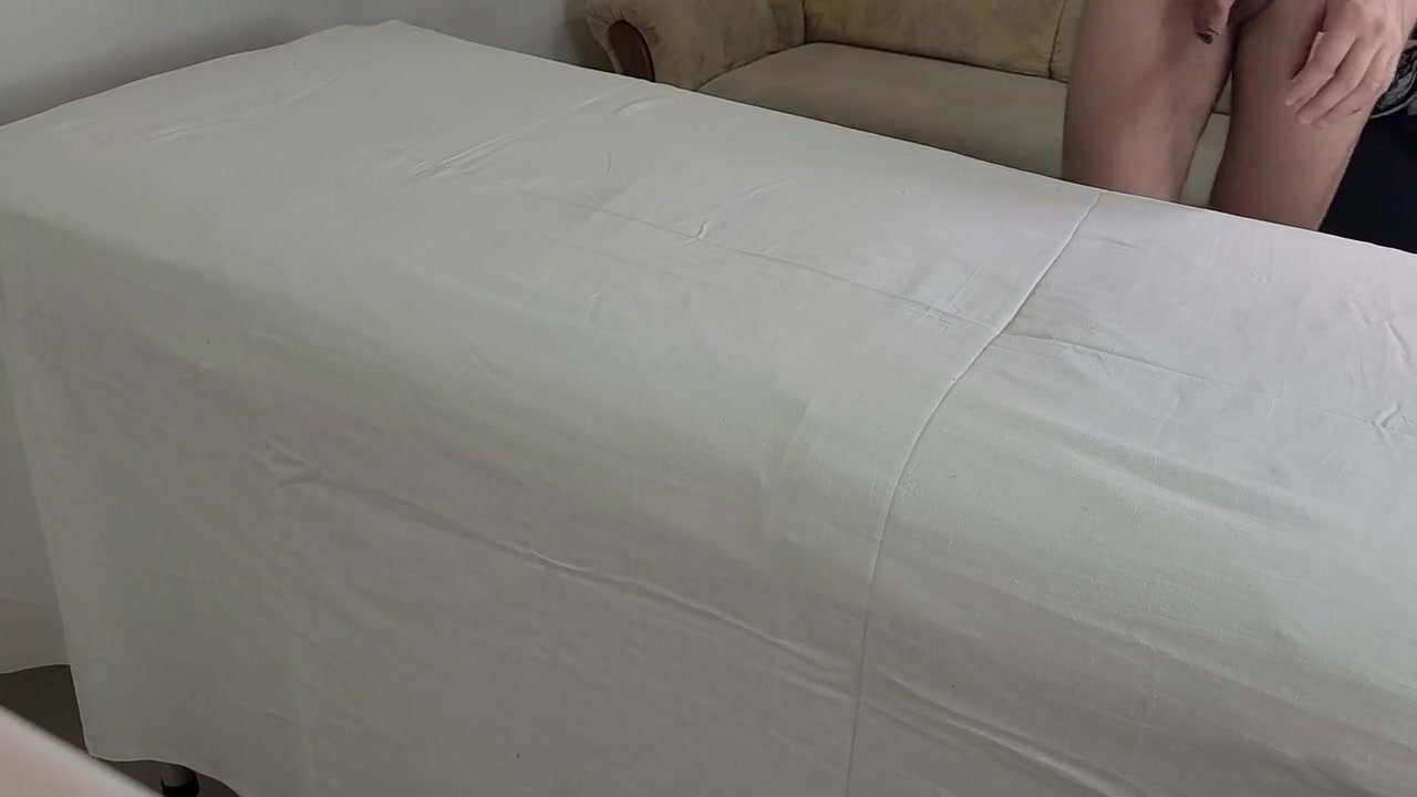Husband Fucked By Real Girl Masseuse