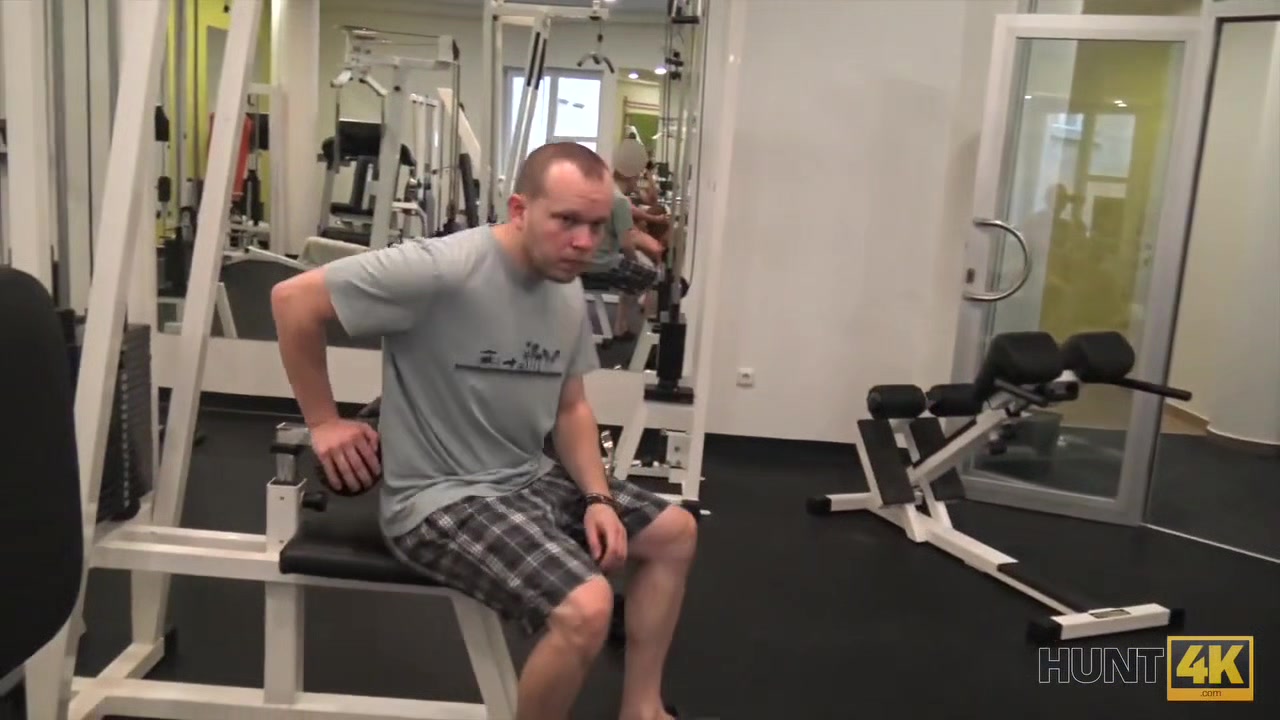 HUNT4K. Naive gym bunny has sex with rich male instead of training