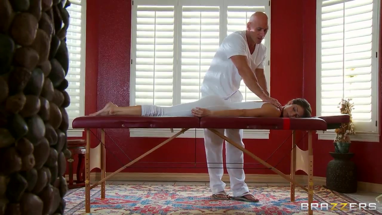 Jenni Lee is stretching her muscles before hardcore sex