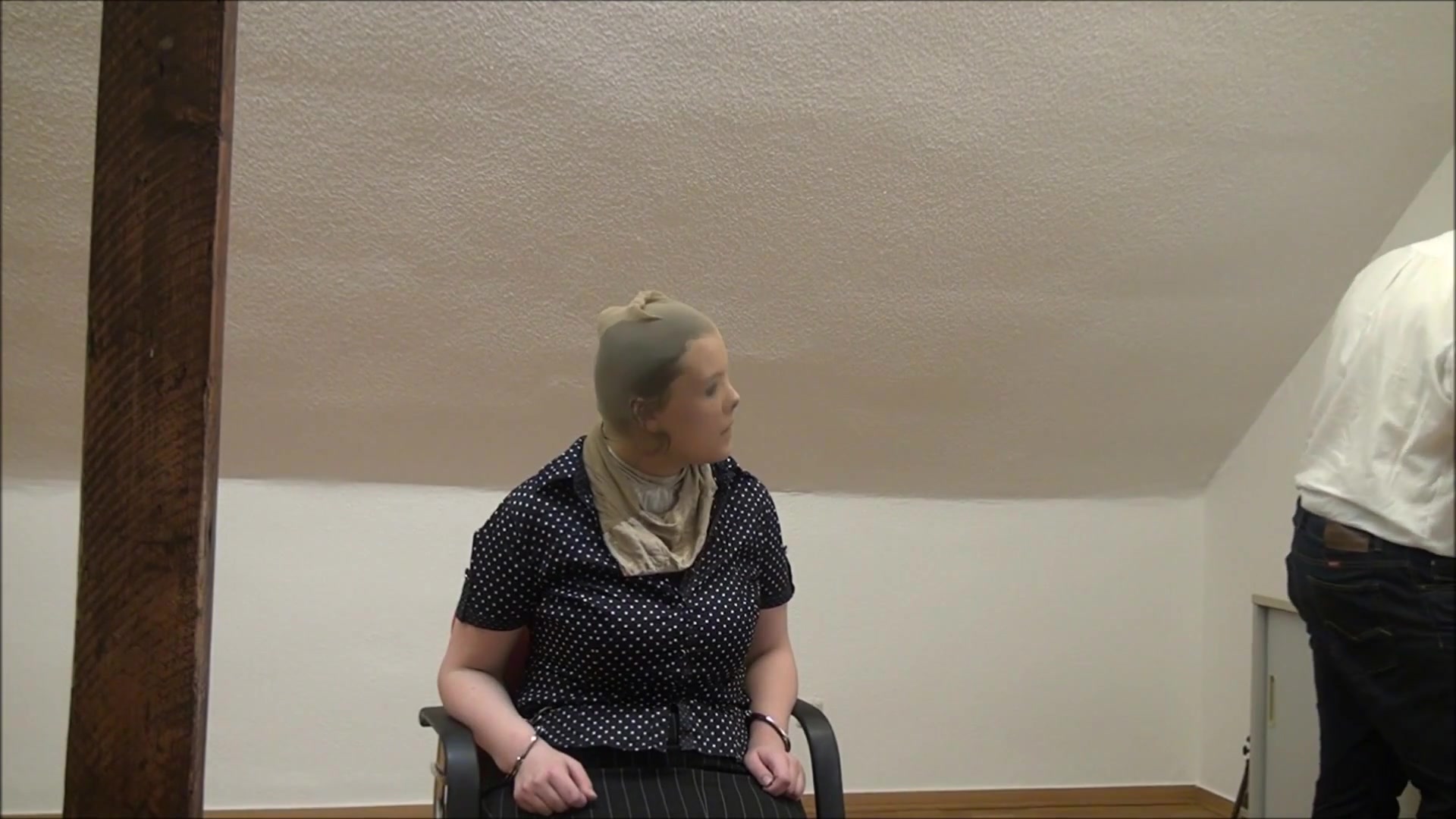 Mara - New Prisoner In The Office Teil 3 Von 8