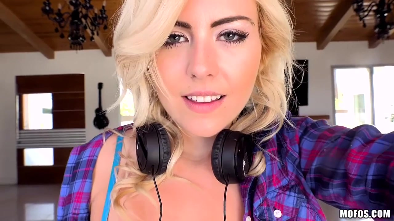 Cutie Pie, Summer Day And Michael Vegas In Injured Dude Uses Sex To Start Walking As Fast As Possible
