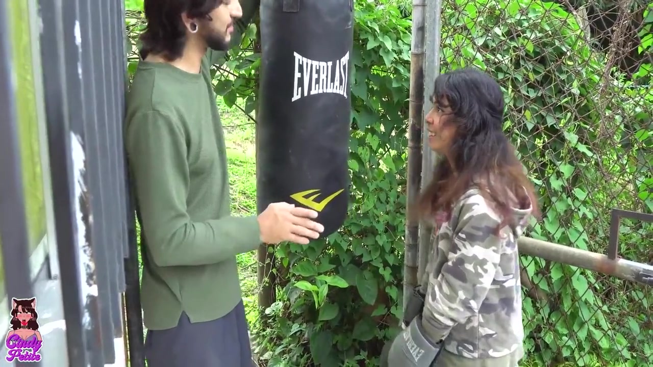 Cindy Luna Petite And Leyton Big In Practicando Boxeo Golpeo Al Vecino Y No Me Queda De Otra Que Consentirlo Chupandole Su Gran Verga Y Me Dejo Follar 10 Min