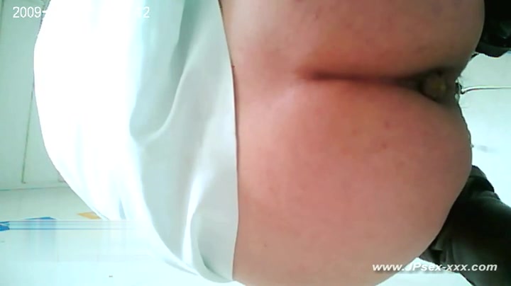 chinese girls go to the toilet.19