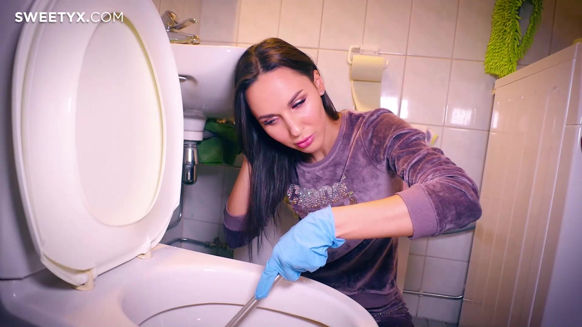 Cute Housekeeper Gets Fucked - Sweetyx