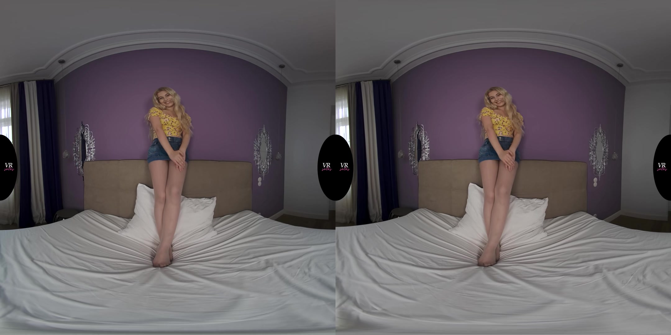 Lilly Enjoys Fingering Her Pussy - VRsolos