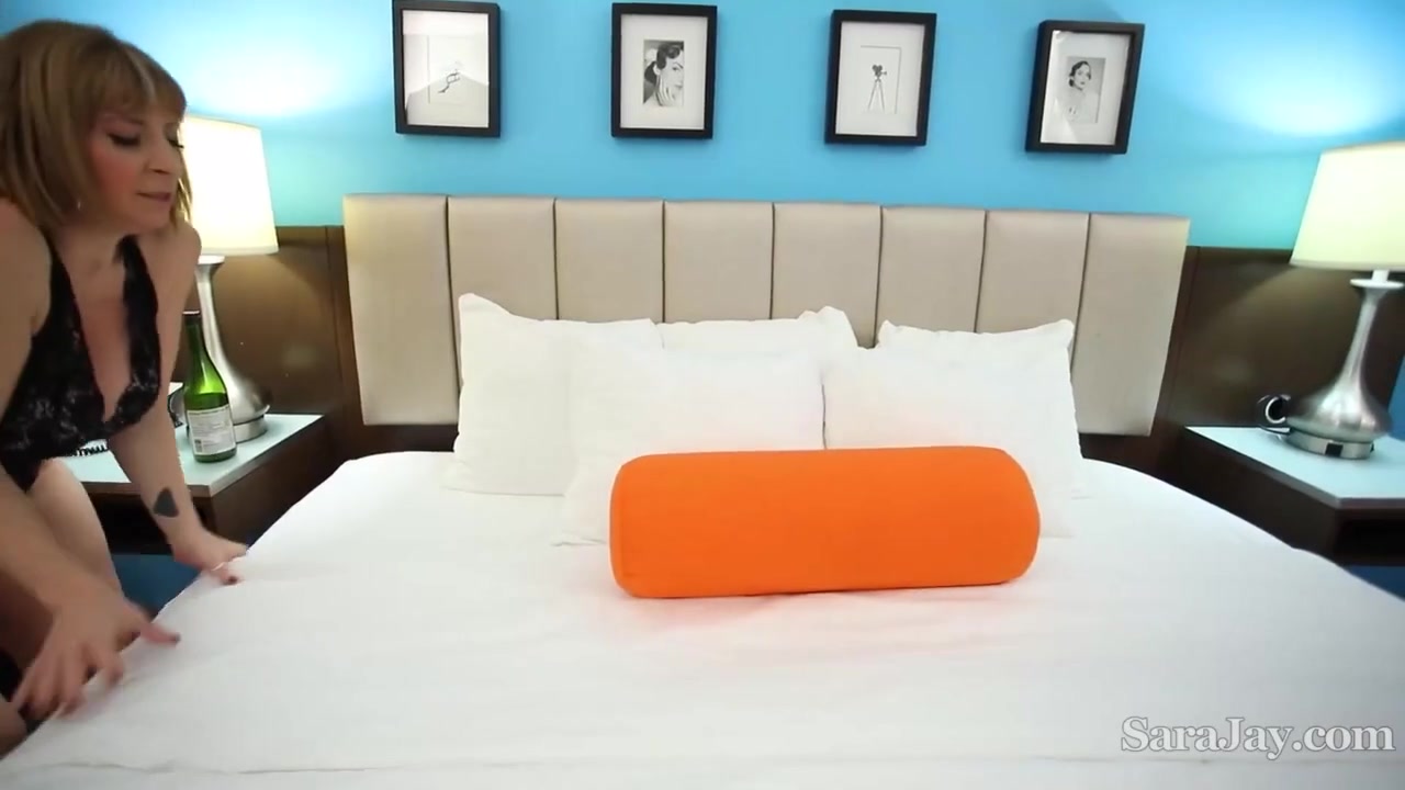 Sex Bomb Sara Jay Fucks the Hotels Handyman and Gets Cum