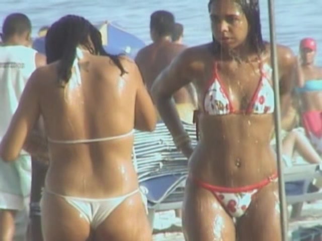 Showering off at the beach - GNDBeachVideos
