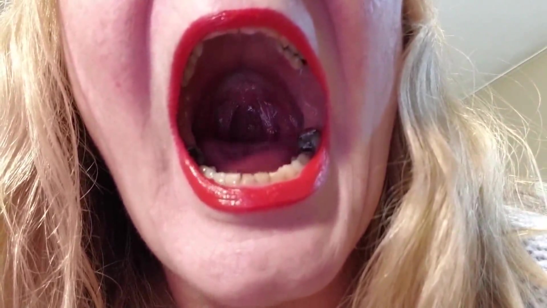 Shiny Red Lipstick - TacAmateurs