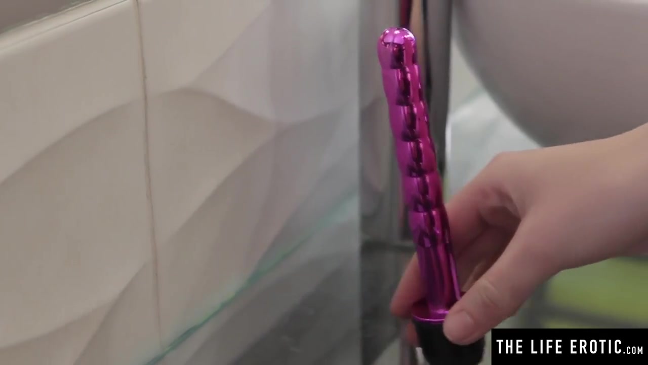 Watch Sexy Favorite Dildo To An Orgasm