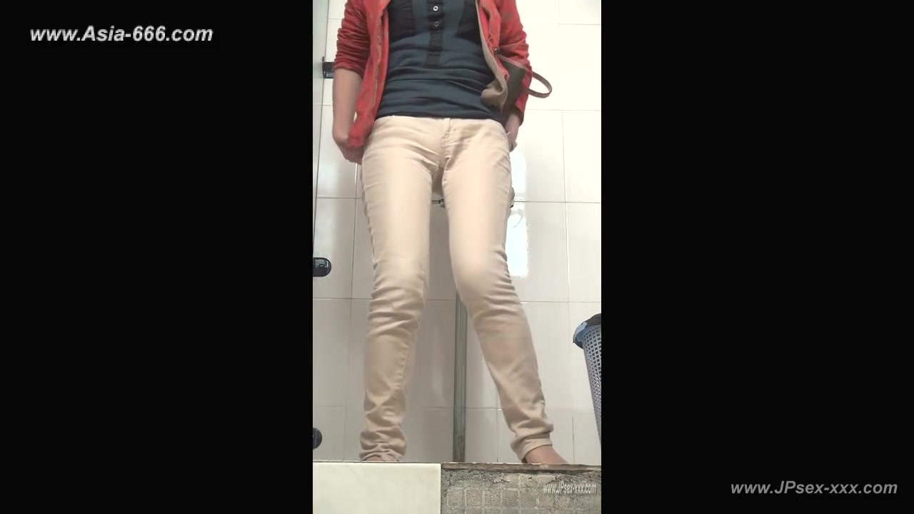 chinese girls go to toilet.141
