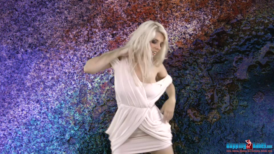 Holly M - Classy Babe - BoppingBabes