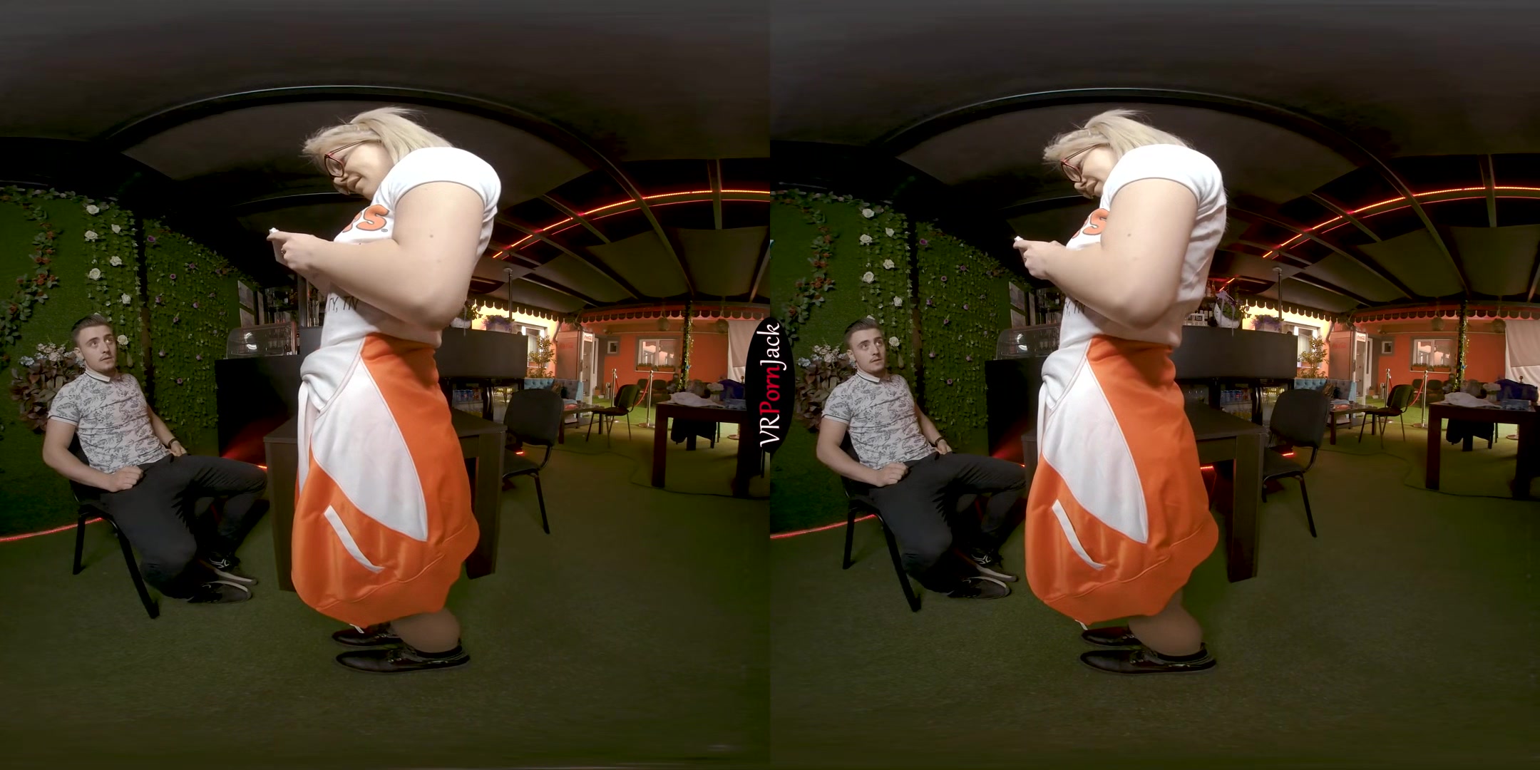 Banging The Hooters Girl; Hardcore VR Porn with your Waitress