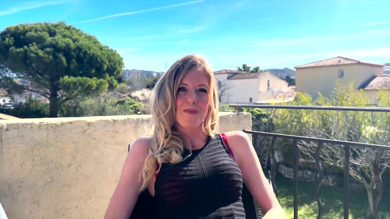 Victoria, from dominant to submissive - Jacquie et Michel TV