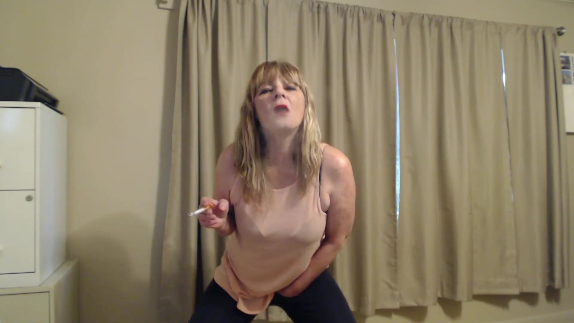 Smoking MILF Dildo Fuck - TacAmateurs