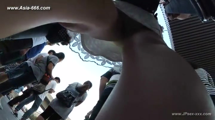 peeping chinese amateur upskirt.4