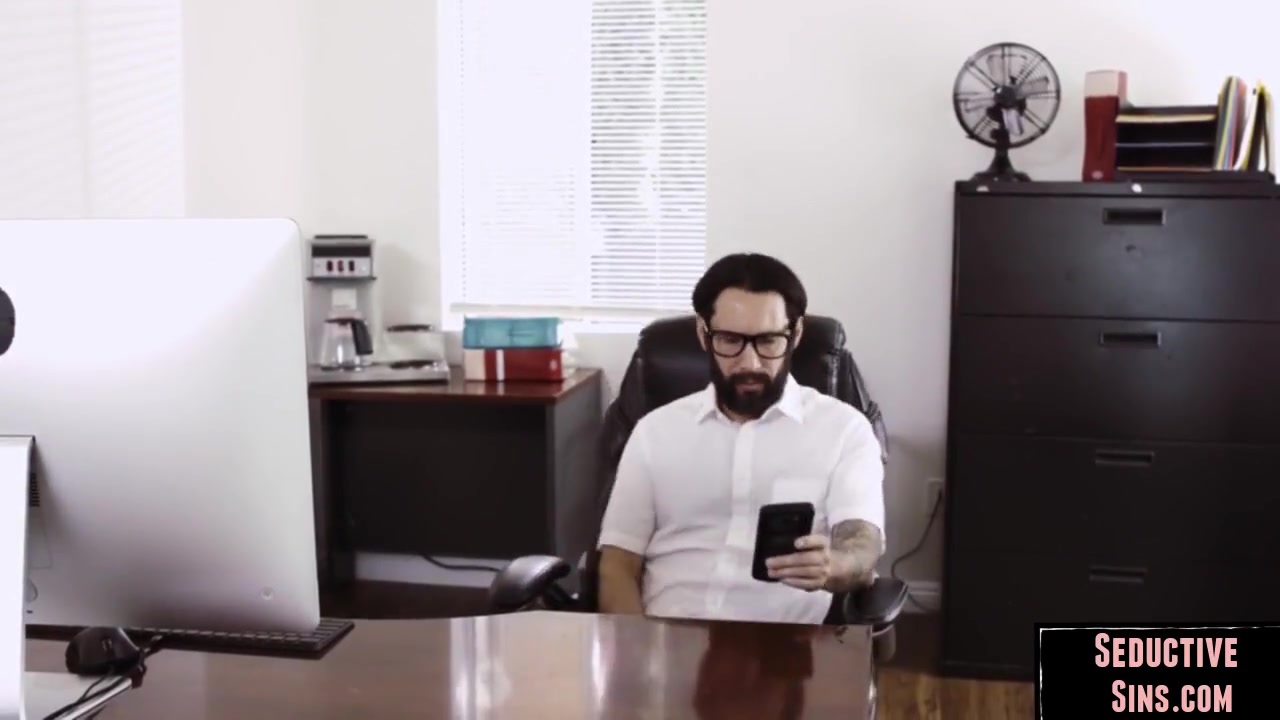 Milf Blowing Gamer Guy Before Doggystyle Sex