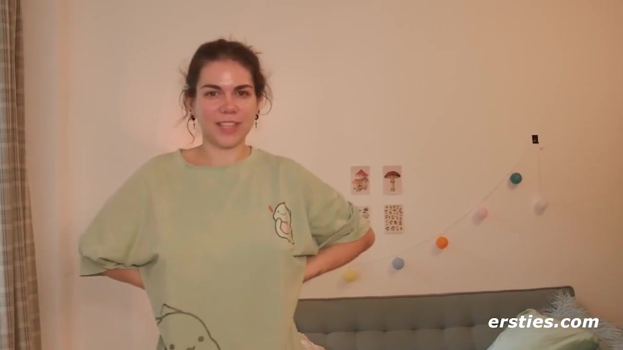Motorrad-fan Zeigt Ihr Cosplay-outfit Und Dreht Dann Auf Ihrem Dildo Eine Runde