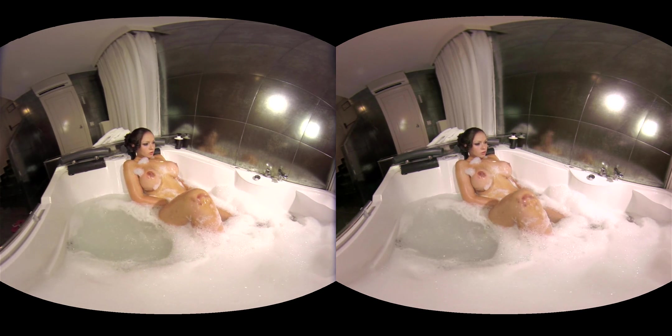 Marta La Croft in Hot Bath - VirtualRealPorn