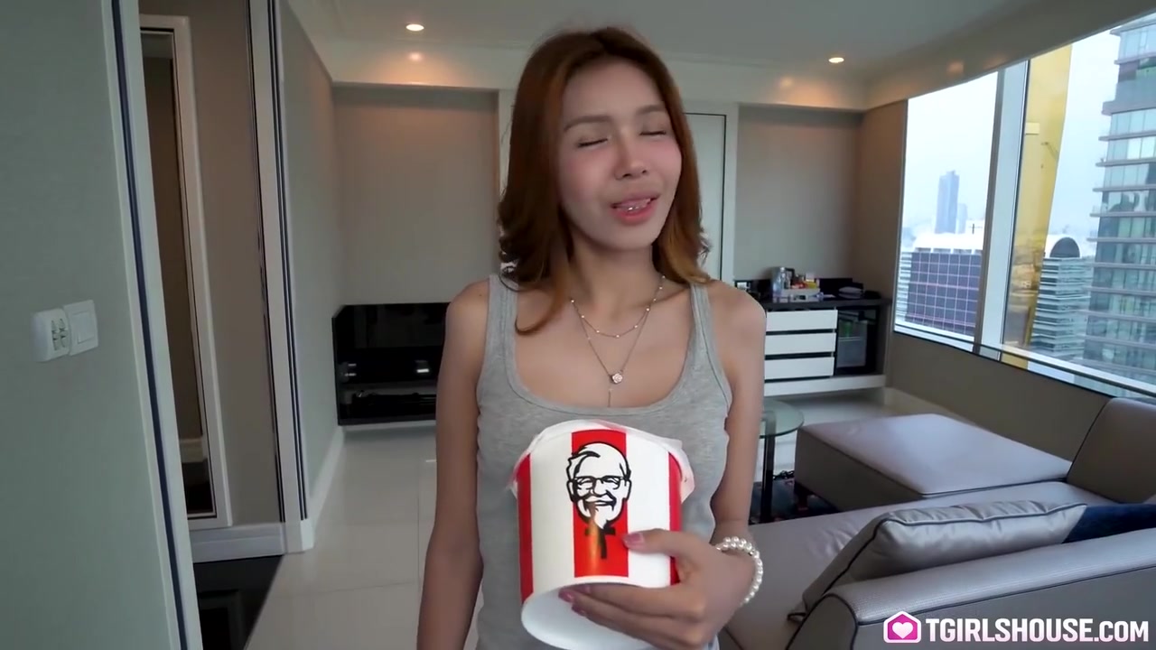 I Tipped The Cute Delivery Girl To Show Me Her Girl Cock
