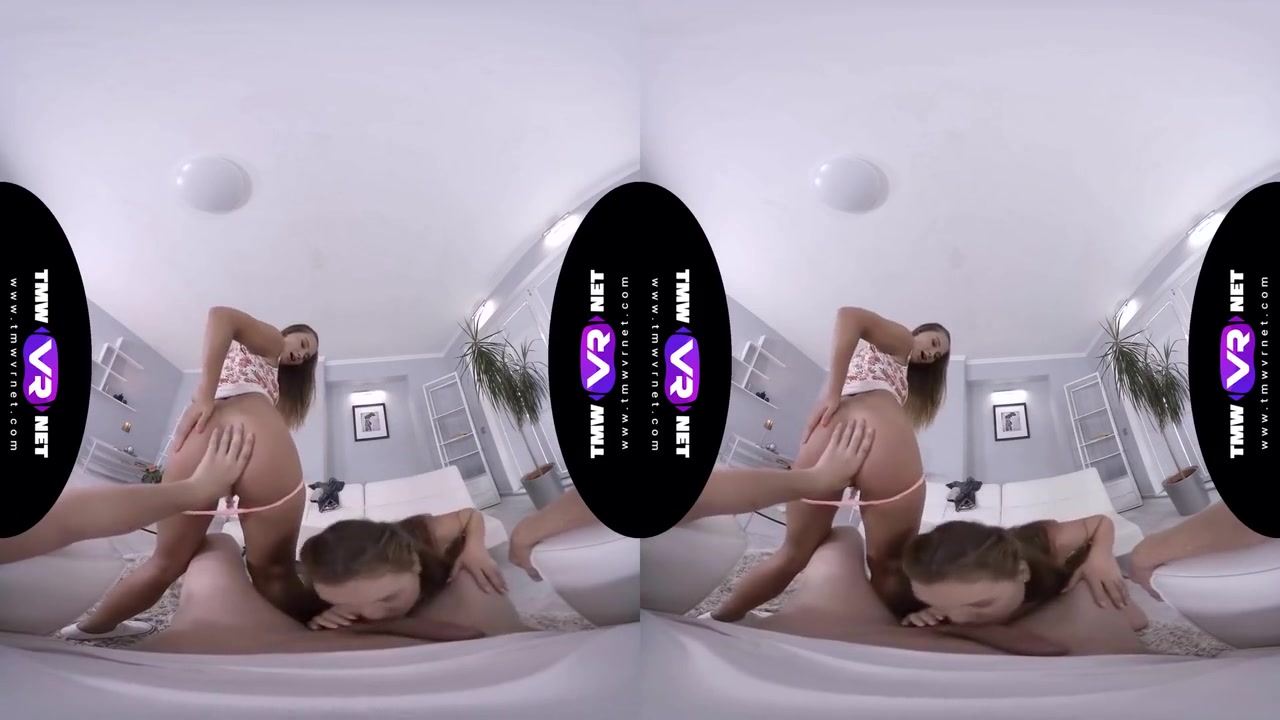 Mia Card Play Becomes A - Virtual Reality And Naomi Bennet